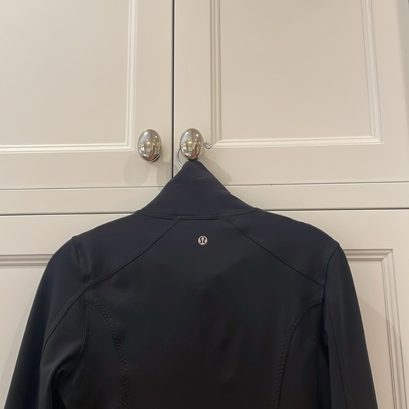 Lululemon Black Full Zip Jacket—Beautiful Fabric—Pockets—Like New Condition! - Picture 6 of 7